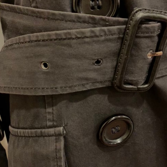 Chloé soft and broken in black trench coat - Picture 8 of 8